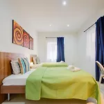 Seafront 2-bedroom In St Julians * Saint Julian's