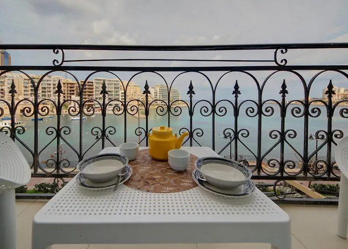 Seafront 2-bedroom In St Julians Daire