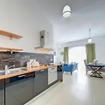 Seafront 2-bedroom In St Julians 아파트
