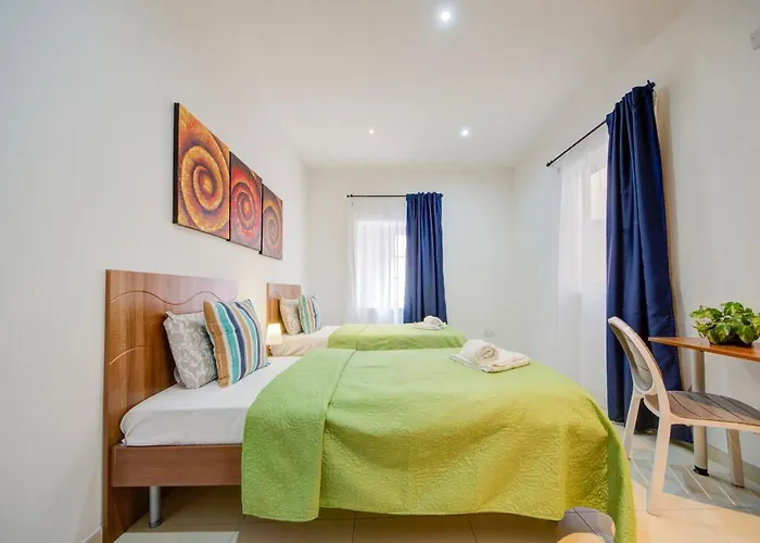 Seafront 2-bedroom In St Julians * Saint Julian's