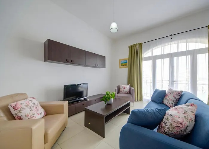 Seafront 2-bedroom In St Julians San Ġiljan