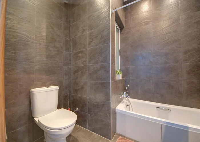 Seafront 2-bedroom In St Julians アパート