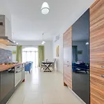 Seafront 2-bedroom In St Julians * Saint Julian's