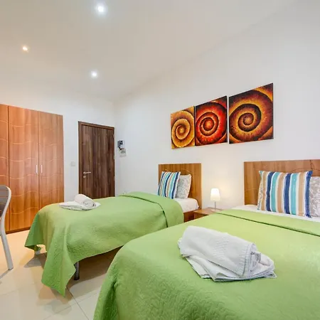 St Julians 2 Bedroom With Commanding Seaviews By Shortletsmalta דירה
